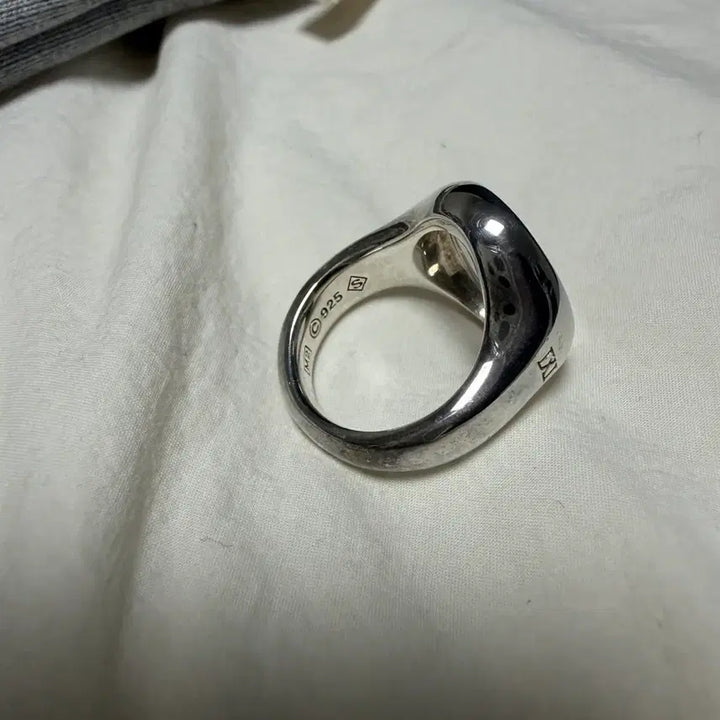 [BUNJANG] Hubig Haro Park Hyo Shin V Ring / 허비그하로 박효신 굿즈 V ring