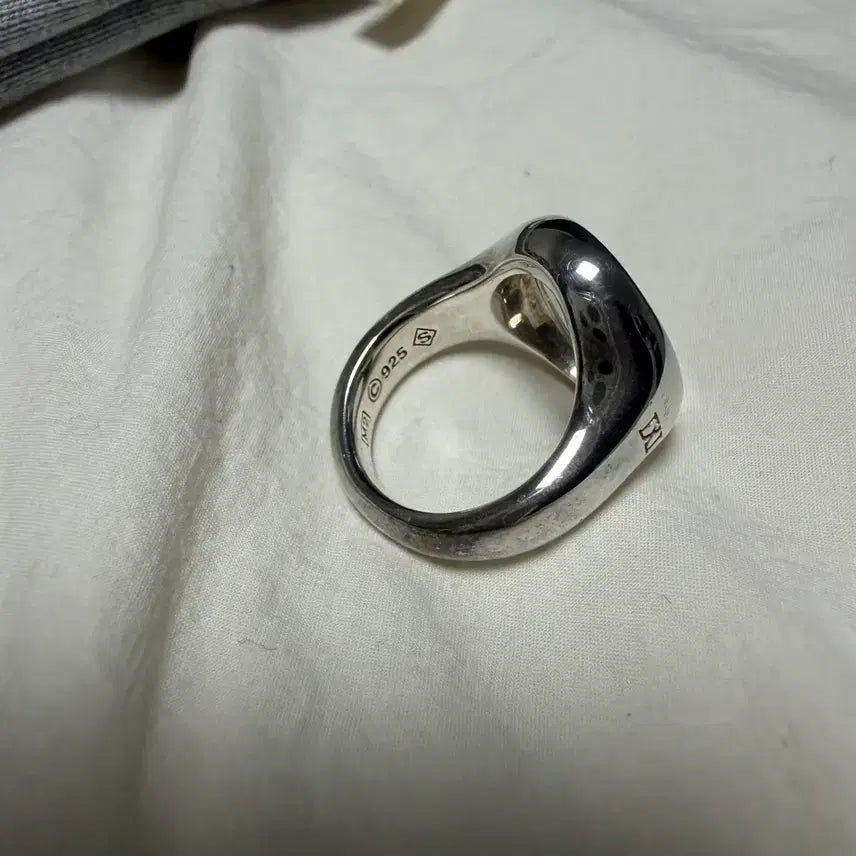 [BUNJANG] Hubig Haro Park Hyo Shin V Ring / 허비그하로 박효신 굿즈 V ring