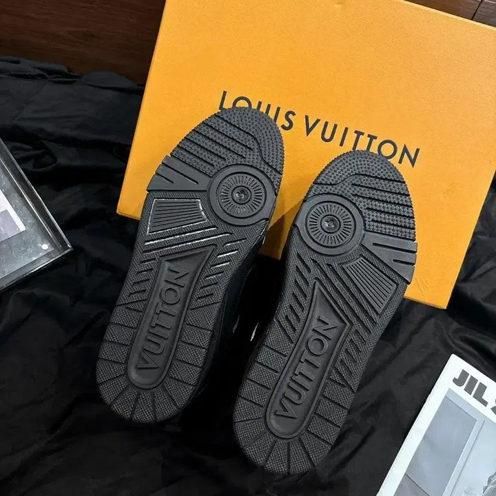 [BUNJANG] LV Lightweight Sneakers / LV 가벼운 운동화