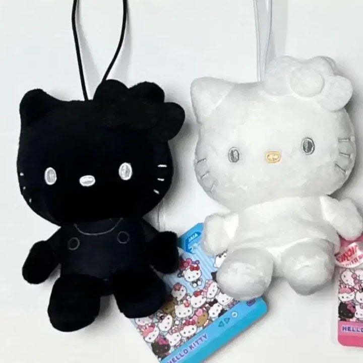 [BUNJANG] Sanrio Hello Kitty Doll and Keychain Set / 키티 인형 키링 올화이트 올블랙 세트 (산리오 정품)