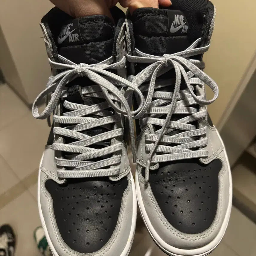 [BUNJANG] Jordan 1 Retro High OG Shadow 2.0 Shoes (Size 250) / 조던 1 레트로 하이 OG 쉐도우 2.0 250사이즈 판매합니다