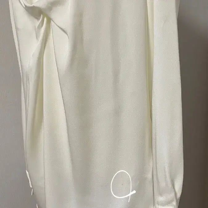 [BUNJANG] Silk Twist Blouse (Gray) / (공장재고정리/이염상품)실크 꼬임 블라우스 아이보리,그레이