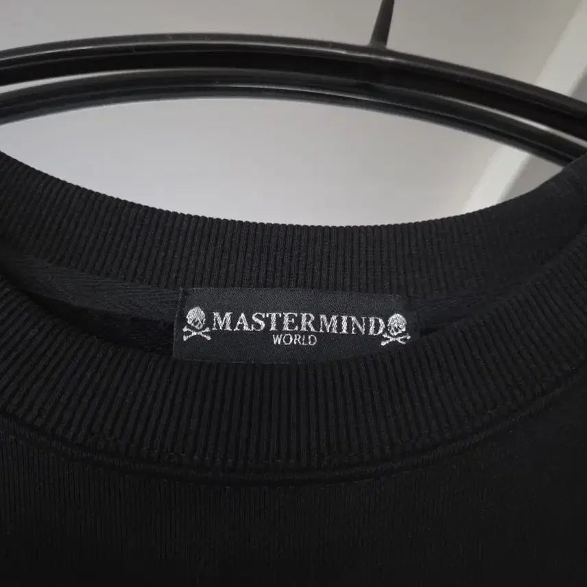 [BUNJANG] Mastermind World Skull & Crossbones Graphic Sweatshirt / 마이터마이드 월드