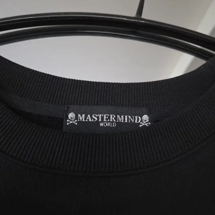 [BUNJANG] Mastermind World Skull & Crossbones Graphic Sweatshirt / 마이터마이드 월드