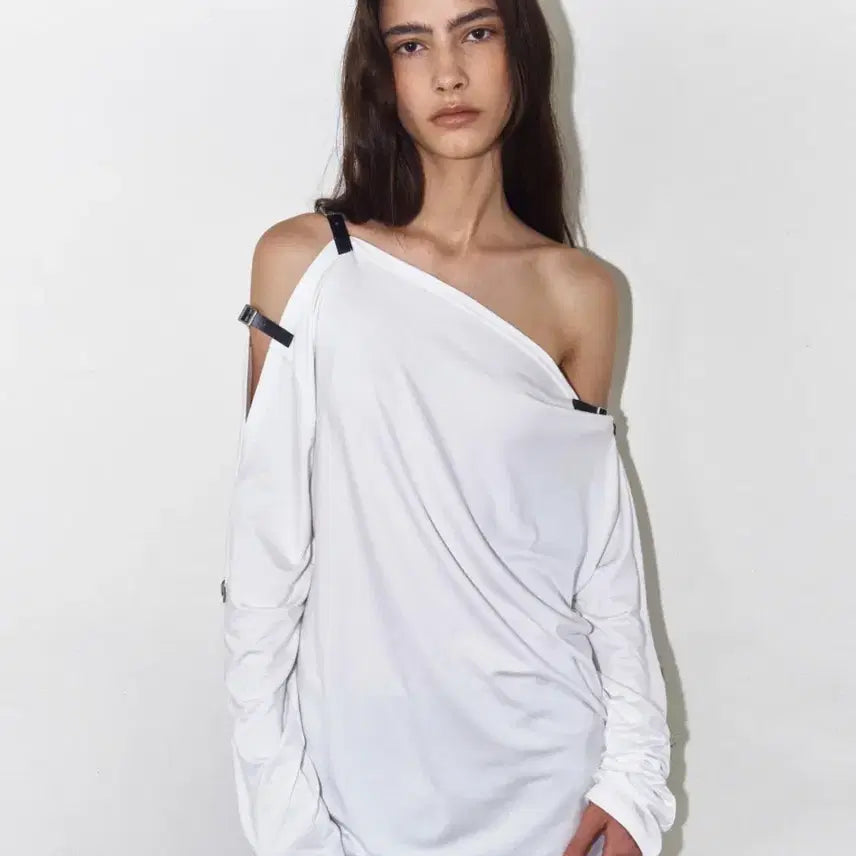 [BUNJANG] Polysooem Buckle Long Sleeve Off-Shoulder Top / polysooem 폴리수엠 버클 롱슬리브 오프숄더