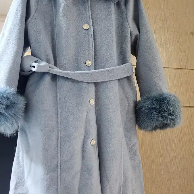 [BUNJANG] Fake Fur Hooded Long Coat - Sky Blue / 페이크 퍼 후드 롱 코트 하늘색. 세일요