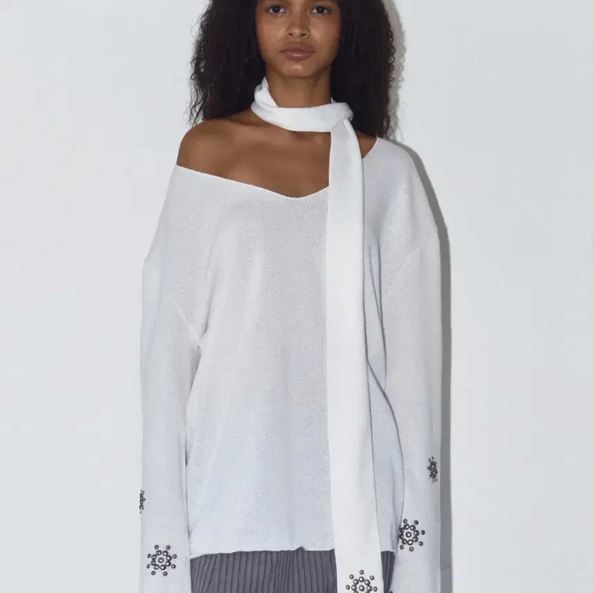 [BUNJANG] Polysooem Studded White Long Sleeve T-shirt / polysooem 폴리수엠 스터드 화이트 롱슬리브 티셔츠