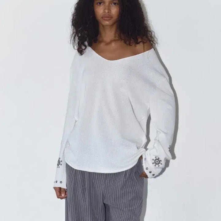 [BUNJANG] Polysooem Studded White Long Sleeve T-shirt / polysooem 폴리수엠 스터드 화이트 롱슬리브 티셔츠