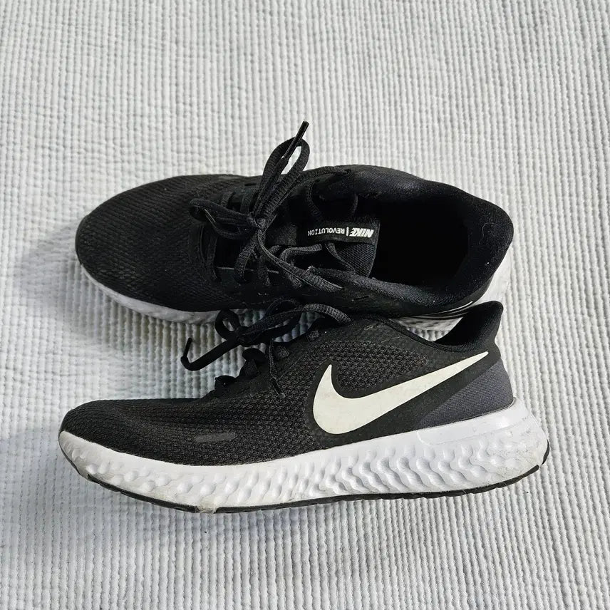 [BUNJANG] Nike Revolution 5 Sneakers (Size 240) / [나이키] 레볼루션 5 사이즈240