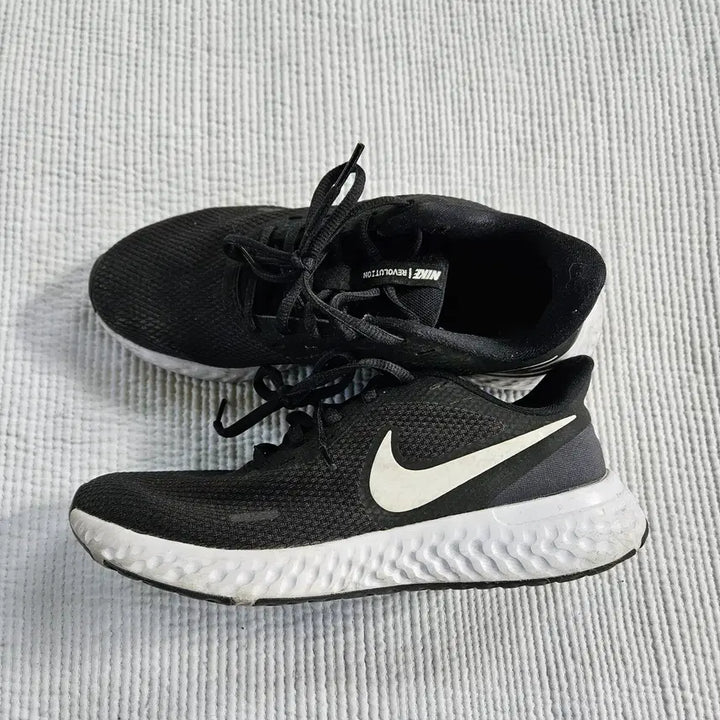 [BUNJANG] Nike Revolution 5 Sneakers (Size 240) / [나이키] 레볼루션 5 사이즈240