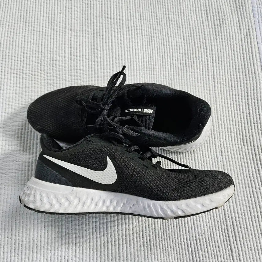 [BUNJANG] Nike Revolution 5 Sneakers (Size 240) / [나이키] 레볼루션 5 사이즈240