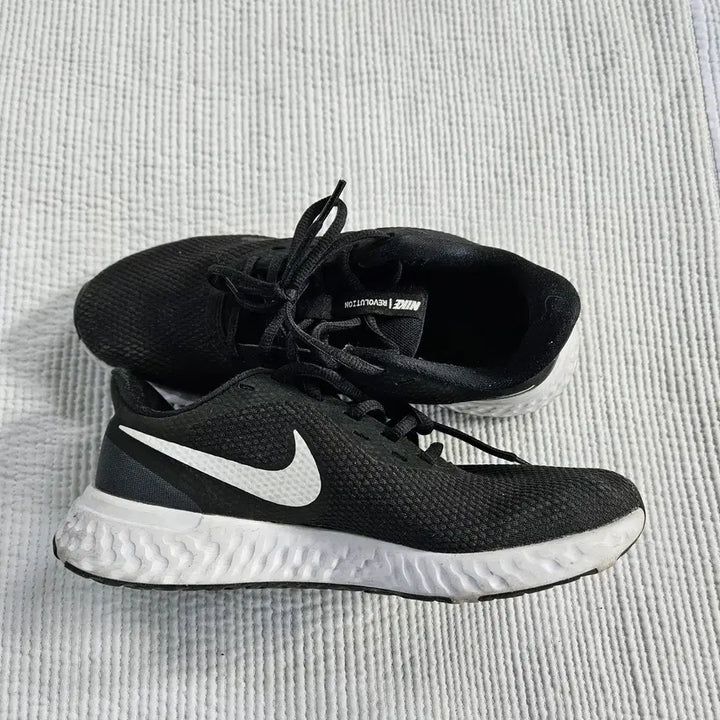 [BUNJANG] Nike Revolution 5 Sneakers (Size 240) / [나이키] 레볼루션 5 사이즈240