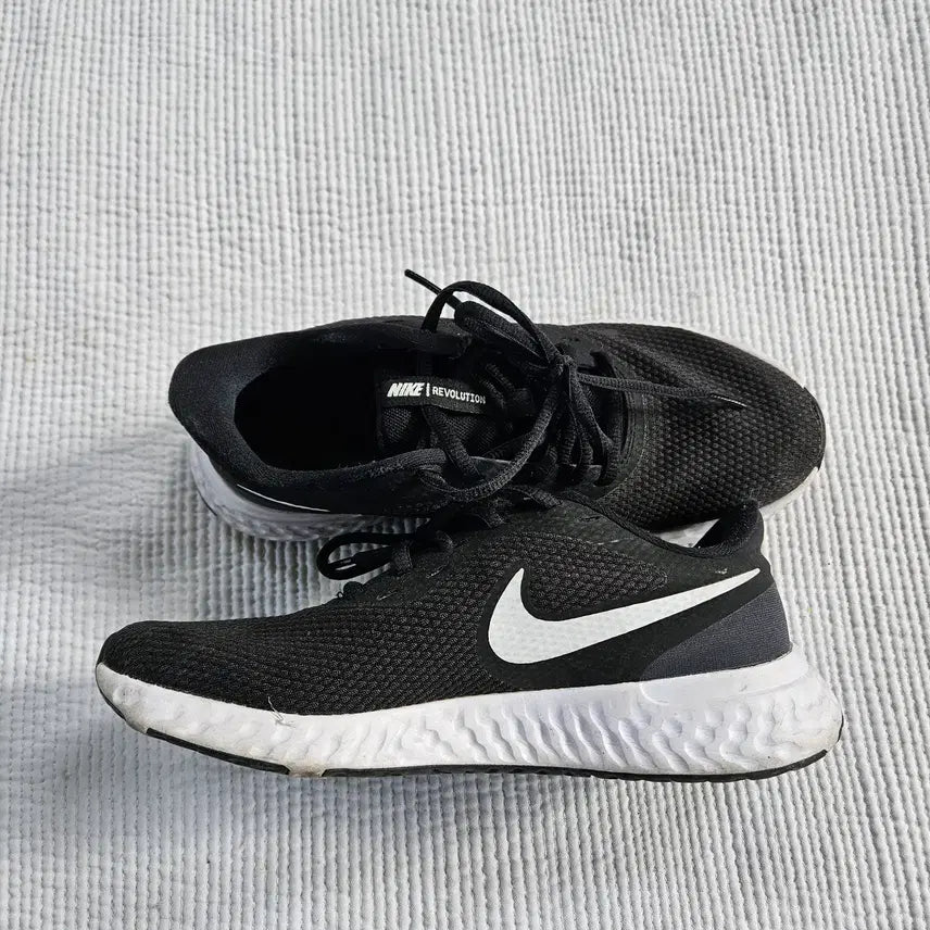 [BUNJANG] Nike Revolution 5 Sneakers (Size 240) / [나이키] 레볼루션 5 사이즈240