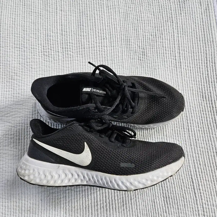 [BUNJANG] Nike Revolution 5 Sneakers (Size 240) / [나이키] 레볼루션 5 사이즈240