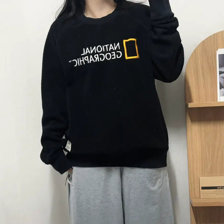 [BUNJANG] National Geographic Black Fleece Sweatshirt [L] / [정품] 네셔널지오그래픽 블랙 후리스 맨투맨 [ L ]