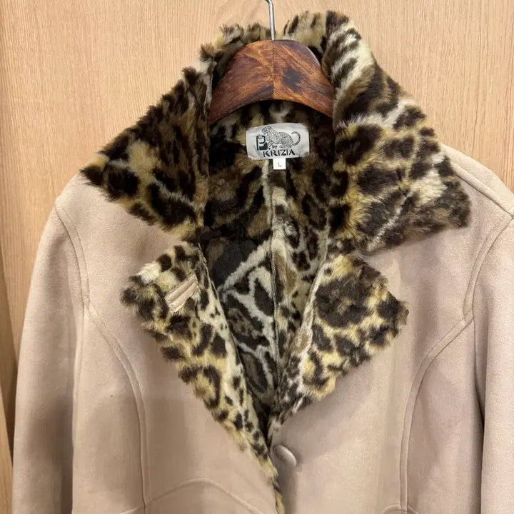[BUNJANG] Creezia Leopard Fur Mustang Coat / 크리지아레오파드퍼무스탕