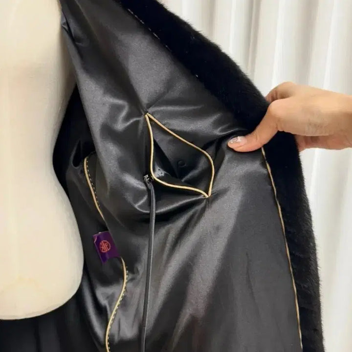 [BUNJANG] Copenhagen Female Mink Coat (Black) / (새상품) V넥 코펜하겐 최상급 휘메일 롱밍크 코트 (블랙)