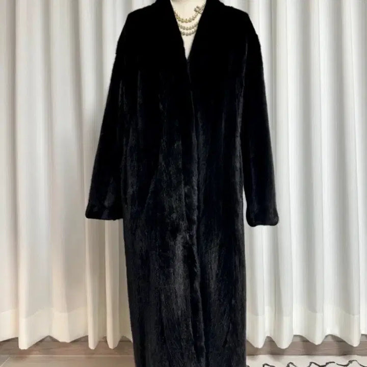 [BUNJANG] Copenhagen Female Mink Coat (Black) / (새상품) V넥 코펜하겐 최상급 휘메일 롱밍크 코트 (블랙)