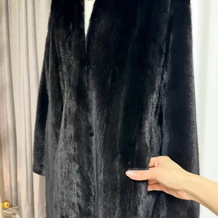 [BUNJANG] Copenhagen Female Mink Coat (Black) / (새상품) V넥 코펜하겐 최상급 휘메일 롱밍크 코트 (블랙)