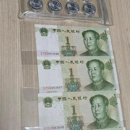 [BUNJANG] Chinese Renminbi 1 Yuan Banknote and Coin Set / 중국 인민폐 1위안 지폐 5연번 지폐/1분,2분  주화  세트 일괄