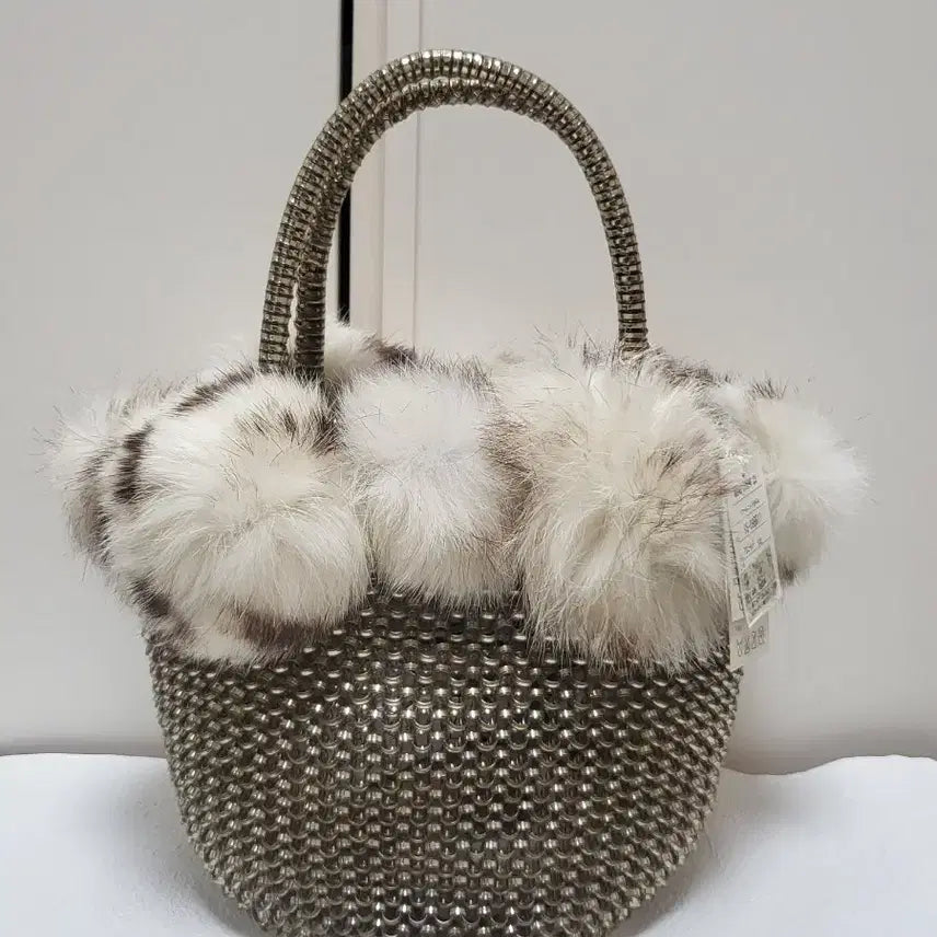 [BUNJANG] Rabbit Fur Embellished Tote Bag / 토끼퍼 장식 토트백