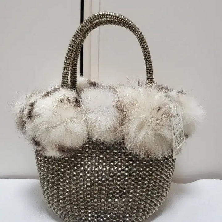 [BUNJANG] Rabbit Fur Embellished Tote Bag / 토끼퍼 장식 토트백