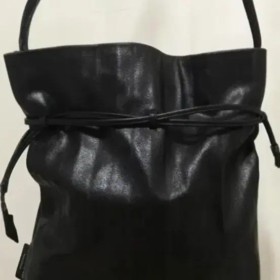 [BUNJANG] Ivana Helsinki Tasha Shoulder Bag & Pouch (Dark Silver) / 이바나헬싱키 Tasha 소가죽 숄더백&파우치 새상품 다크실버.메탈