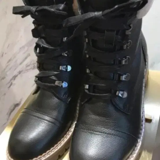 [BUNJANG] UGG Leather Ankle Boots 235-240 / UGG 가죽 앵클 부츠 235~240