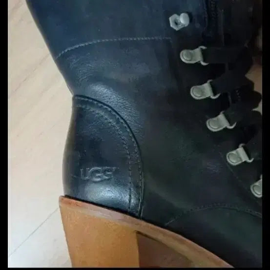 [BUNJANG] UGG Leather Ankle Boots 235-240 / UGG 가죽 앵클 부츠 235~240