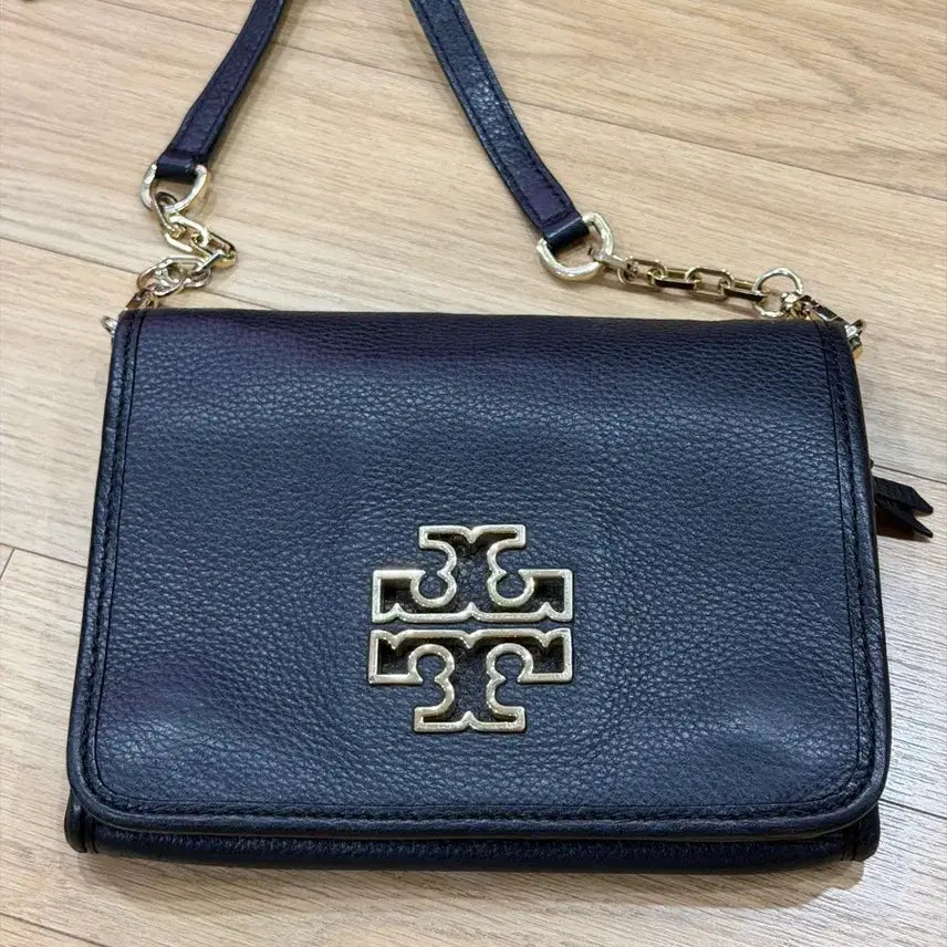 [SOLD OUT] 토리버치 블랙 가죽 크로스백