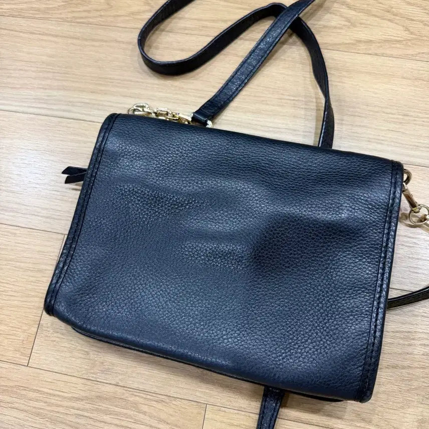 [SOLD OUT] 토리버치 블랙 가죽 크로스백