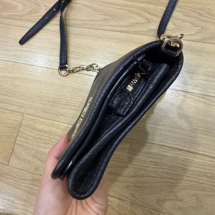 [SOLD OUT] 토리버치 블랙 가죽 크로스백