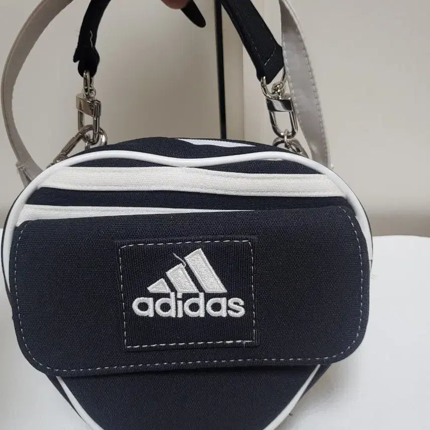 [BUNJANG] Adidas Mini Heart Bag / 아디다스 블랙 스트라이프 미니 하트백