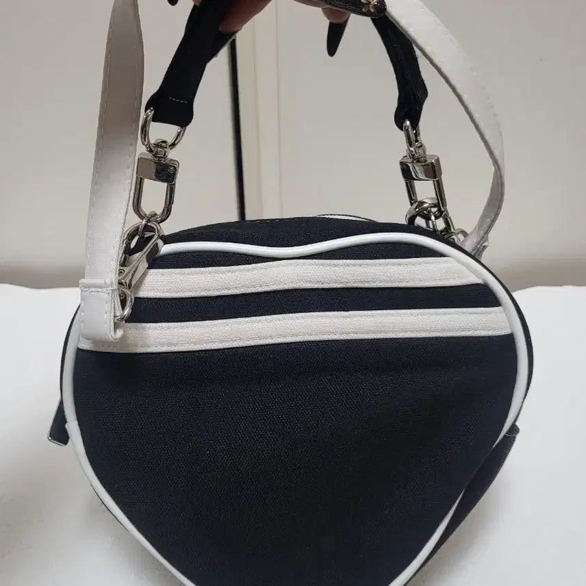 [BUNJANG] Adidas Mini Heart Bag / 아디다스 블랙 스트라이프 미니 하트백