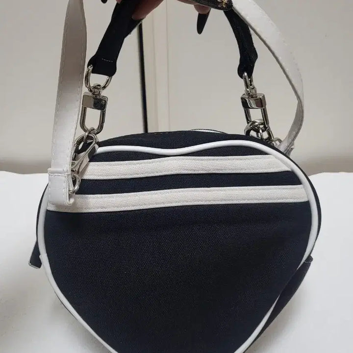 [BUNJANG] Adidas Mini Heart Bag / 아디다스 블랙 스트라이프 미니 하트백