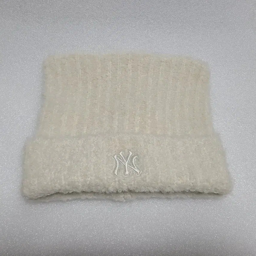 [SOLD OUT] [새제품] MLB 미야옹 카리나 비니 크림색