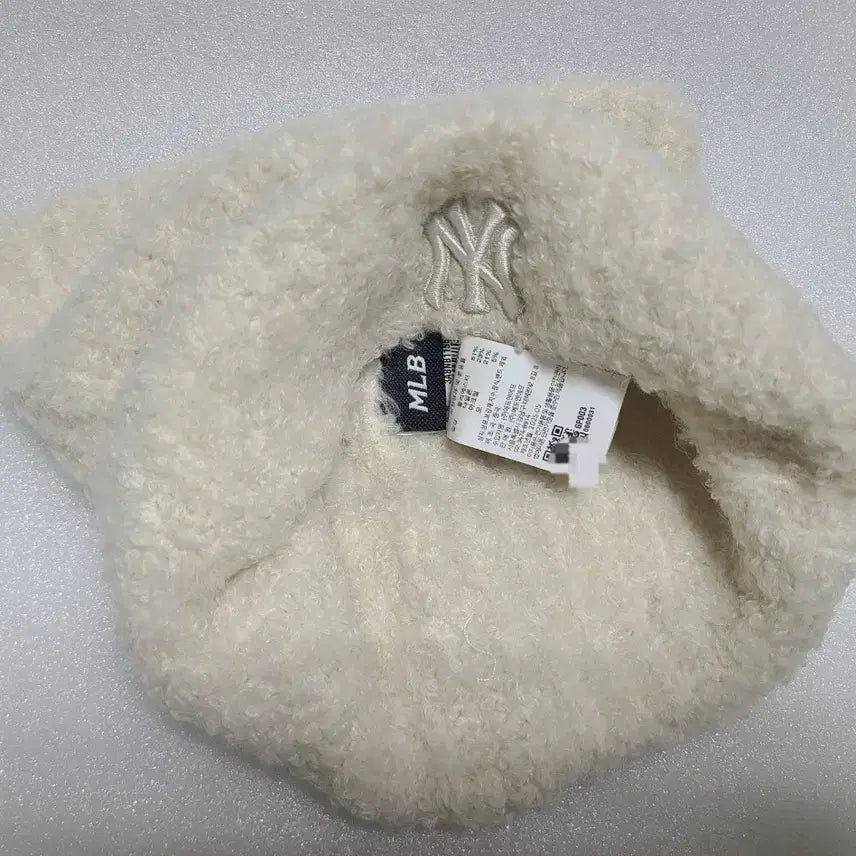 [SOLD OUT] [새제품] MLB 미야옹 카리나 비니 크림색