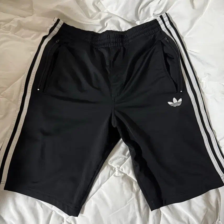 [BUNJANG] Adidas Firebird Track Pants Shorts Black White / 아디다스 파이어버드 트랙팬츠 반바지 검흰