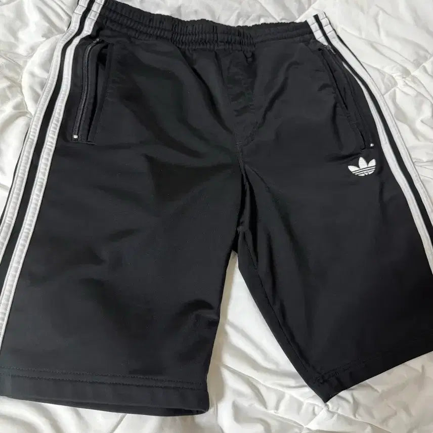 [BUNJANG] Adidas Firebird Track Pants Shorts Black White / 아디다스 파이어버드 트랙팬츠 반바지 검흰