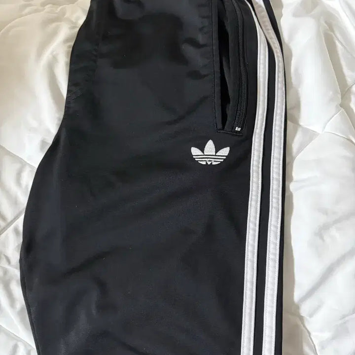 [BUNJANG] Adidas Firebird Track Pants Shorts Black White / 아디다스 파이어버드 트랙팬츠 반바지 검흰