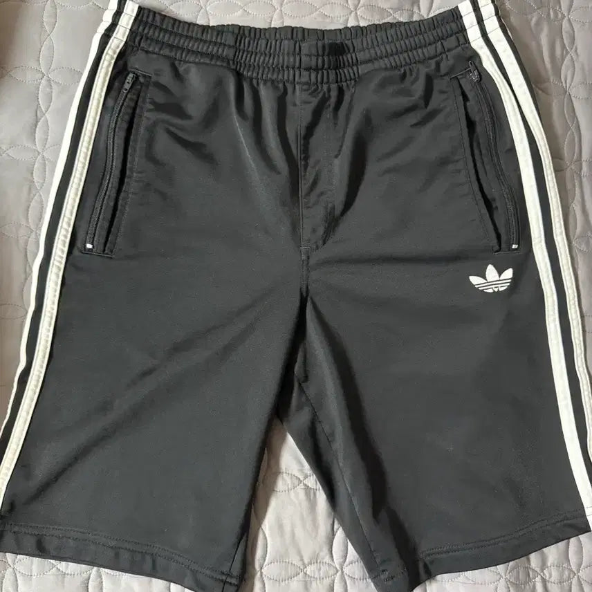 [BUNJANG] Adidas Firebird Track Pants Shorts Black White / 아디다스 파이어버드 트랙팬츠 반바지 검흰
