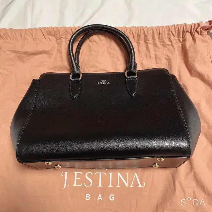 [SOLD OUT] 제이에스티나 블랙 가죽 토트백