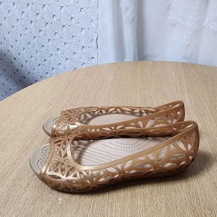[SOLD OUT] 크록스 신발 w6 235