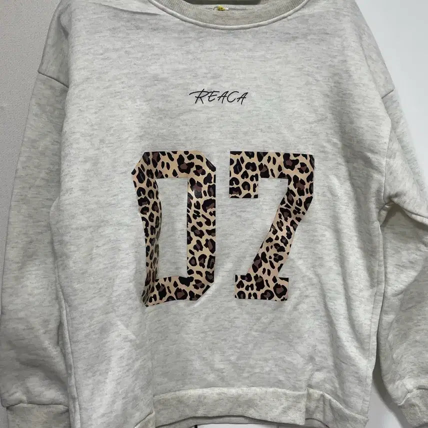 [BUNJANG] Leopard Print Oversized Sweatshirt / 레오파드 프린팅 오버핏 맨투맨 여리여리핏