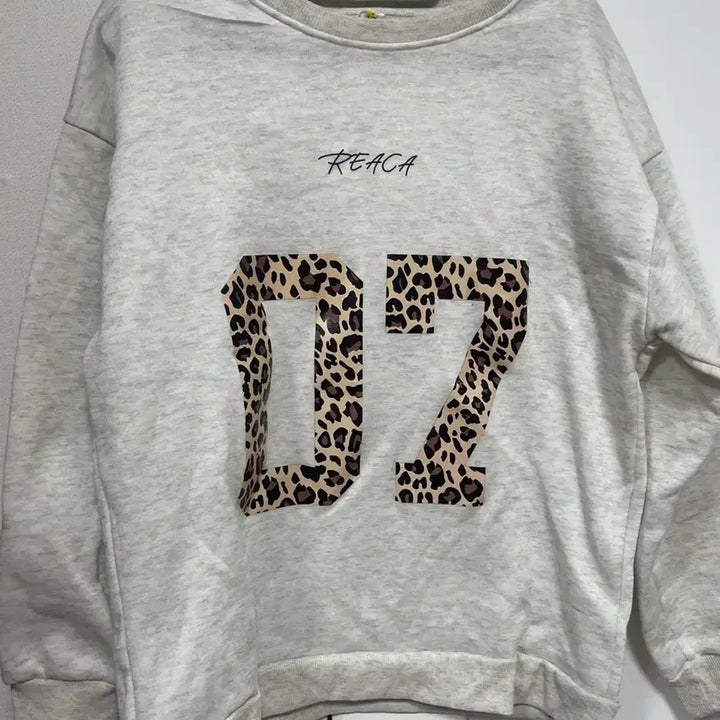 [BUNJANG] Leopard Print Oversized Sweatshirt / 레오파드 프린팅 오버핏 맨투맨 여리여리핏
