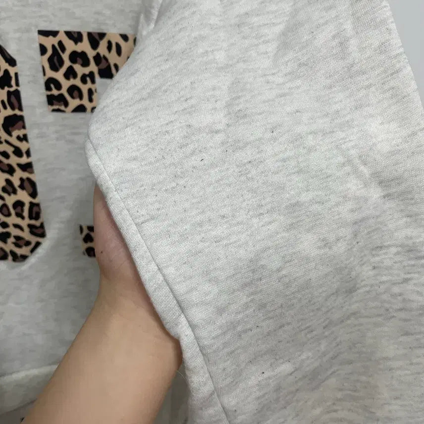 [BUNJANG] Leopard Print Oversized Sweatshirt / 레오파드 프린팅 오버핏 맨투맨 여리여리핏