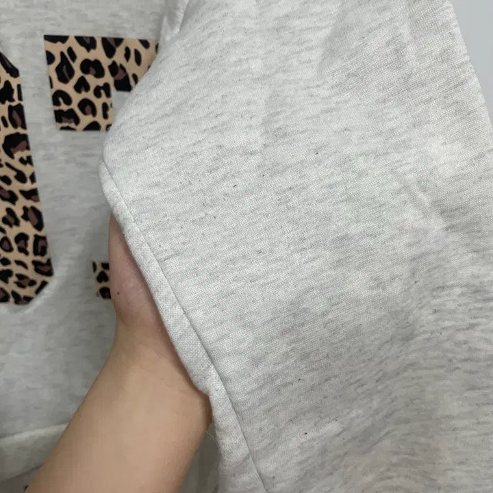 [BUNJANG] Leopard Print Oversized Sweatshirt / 레오파드 프린팅 오버핏 맨투맨 여리여리핏