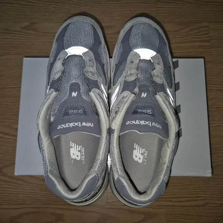 [BUNJANG] New Balance 992 Made in USA Gray Sneakers / 뉴발란스 992 메이드 인 USA 그레이 - D 스탠다드 275