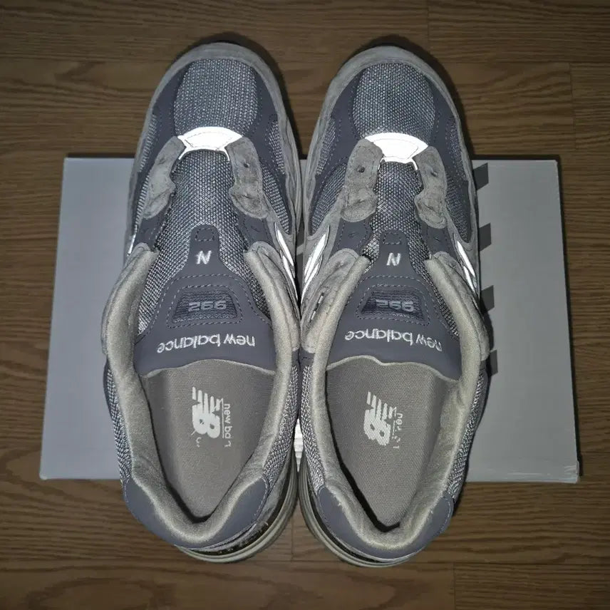 [BUNJANG] New Balance 992 Made in USA Gray Sneakers / 뉴발란스 992 메이드 인 USA 그레이 - D 스탠다드 275