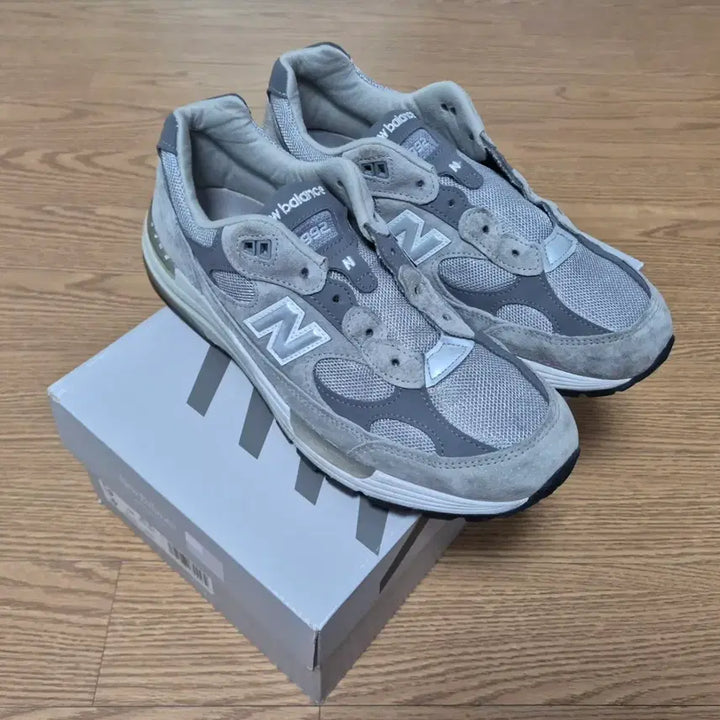 [BUNJANG] New Balance 992 Made in USA Gray Sneakers / 뉴발란스 992 메이드 인 USA 그레이 - D 스탠다드 275